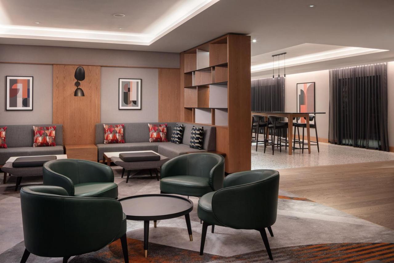 Prague Marriott Hotel Ngoại thất bức ảnh The lounge at the airport