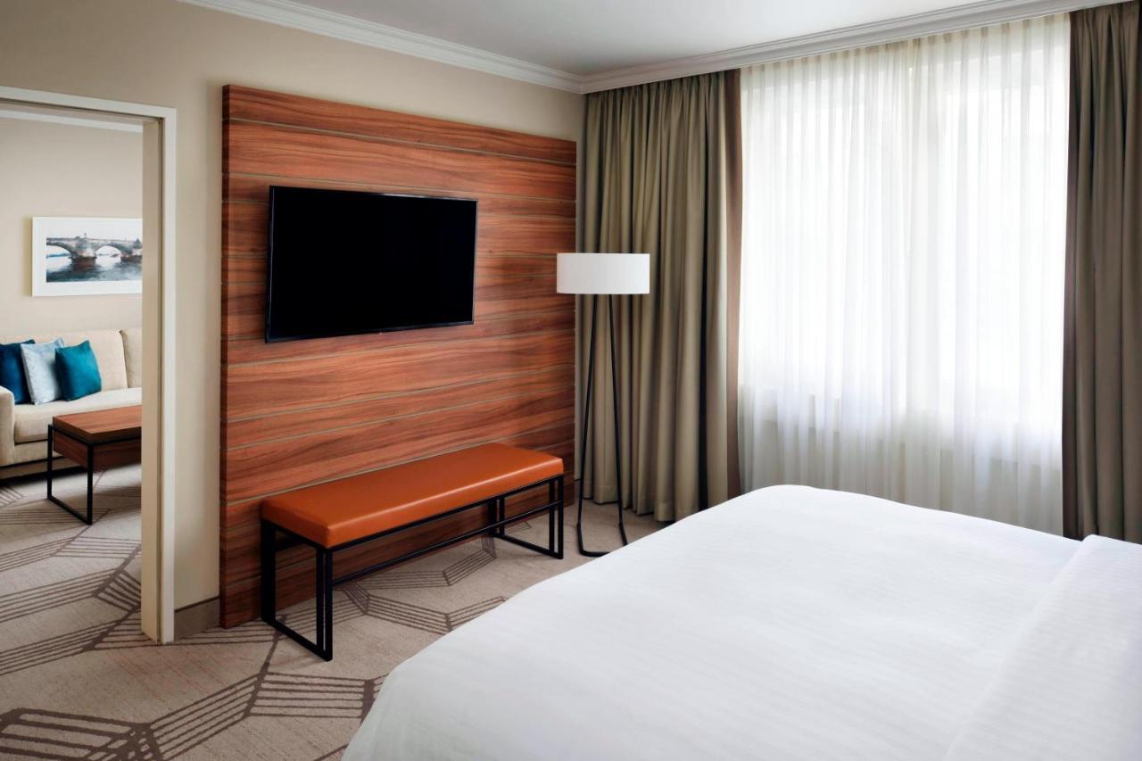 Prague Marriott Hotel Ngoại thất bức ảnh A bedroom at the Westin Palace, Brussels
