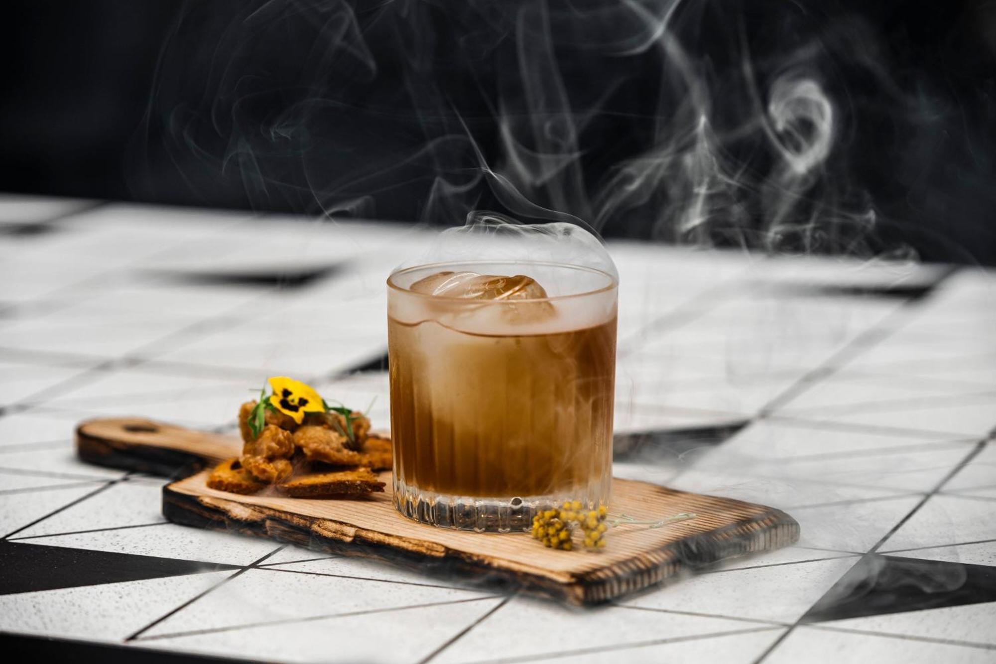 Prague Marriott Hotel Ngoại thất bức ảnh A smoked Old Fashioned